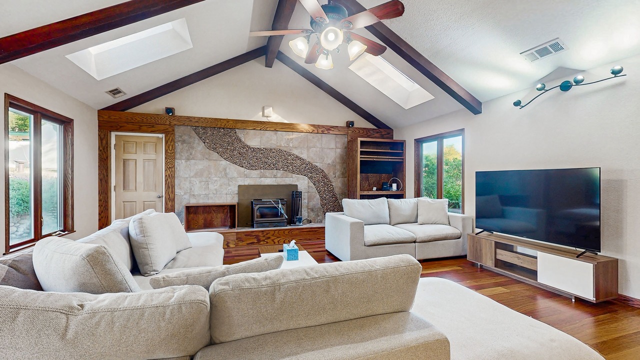 Photo of Livingroom in Coarsegold