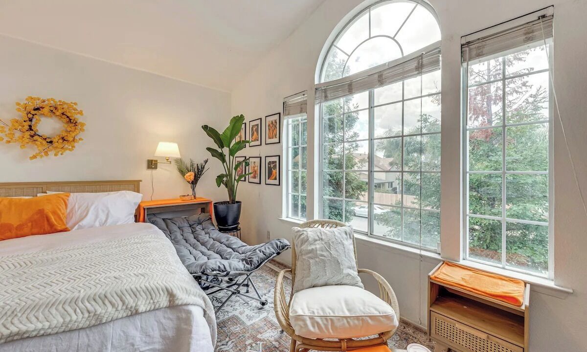 Photo of Bedroom in Raisin