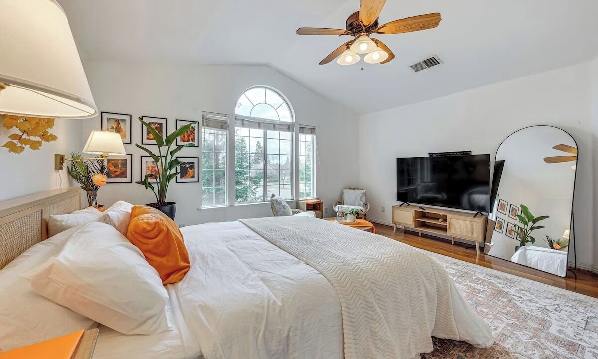 Photo of Bedroom in Raisin