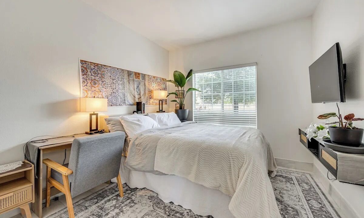 Photo of Bedroom in Raisin