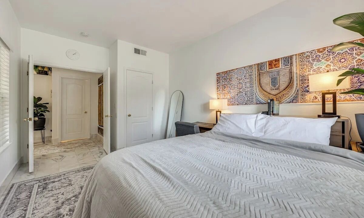 Photo of Bedroom in Raisin