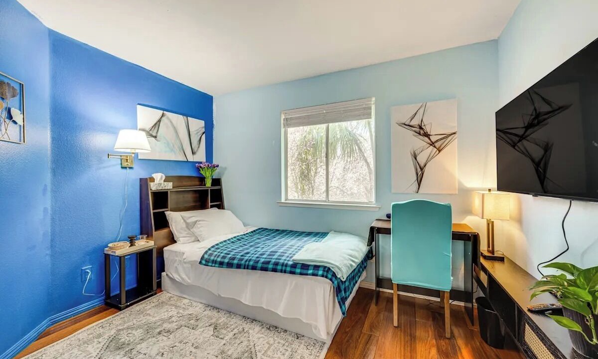 Photo of Bedroom in Raisin