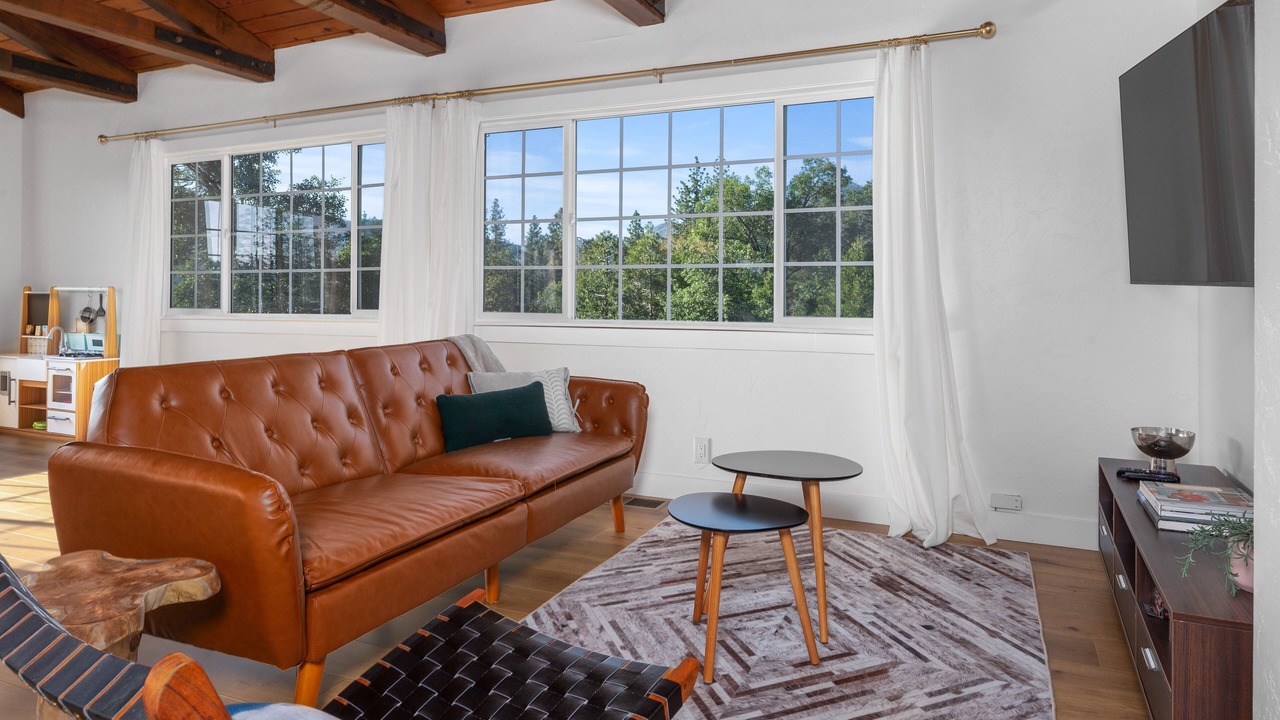 Photo of Livingroom in Yosemite Forks