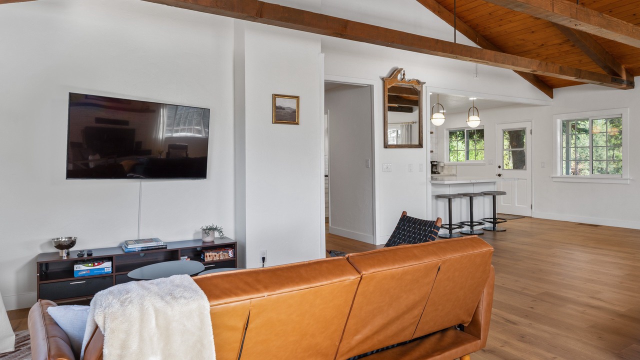 Photo of Livingroom in Yosemite Forks