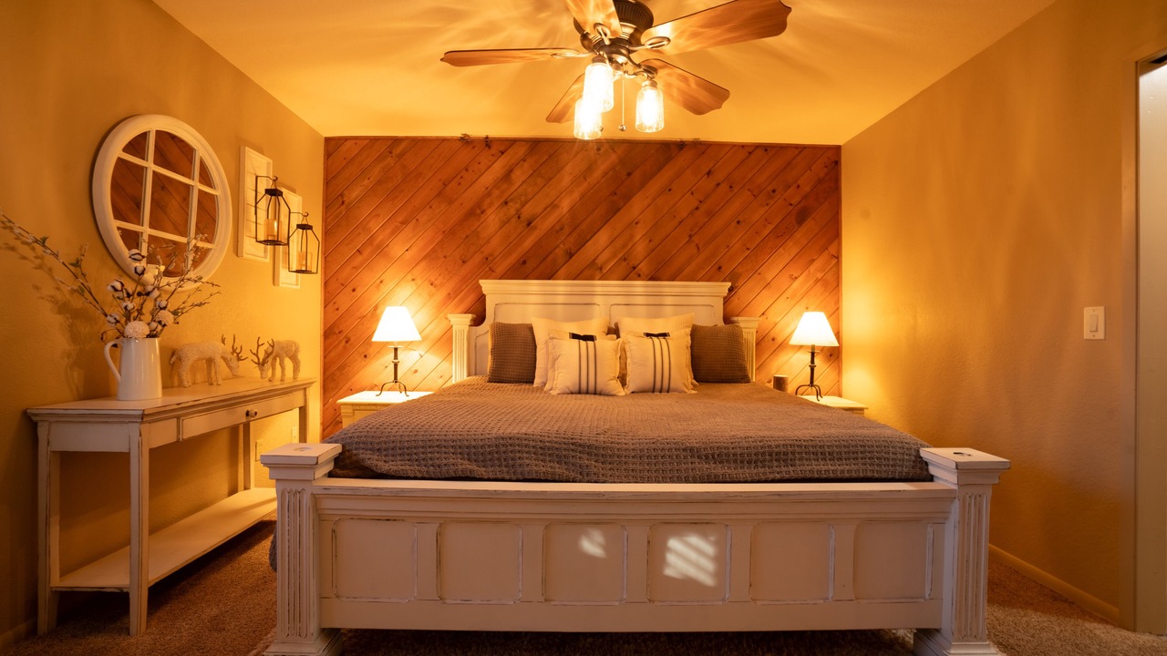 Photo of Bedroom in Oak Shores