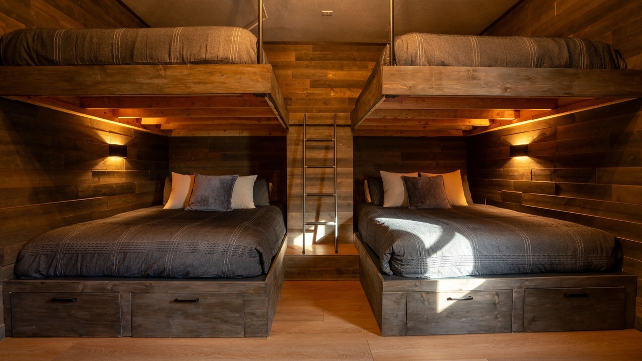 Photo of Bedroom in Oak Shores