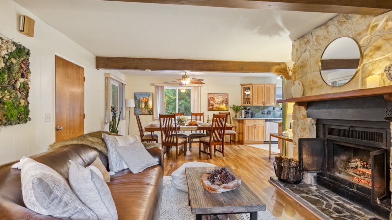 Photo of Livingroom in Groveland