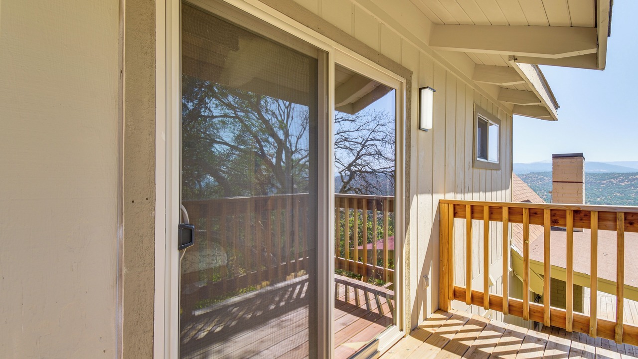 Photo of Patio Balcony in Yosemite Lakes