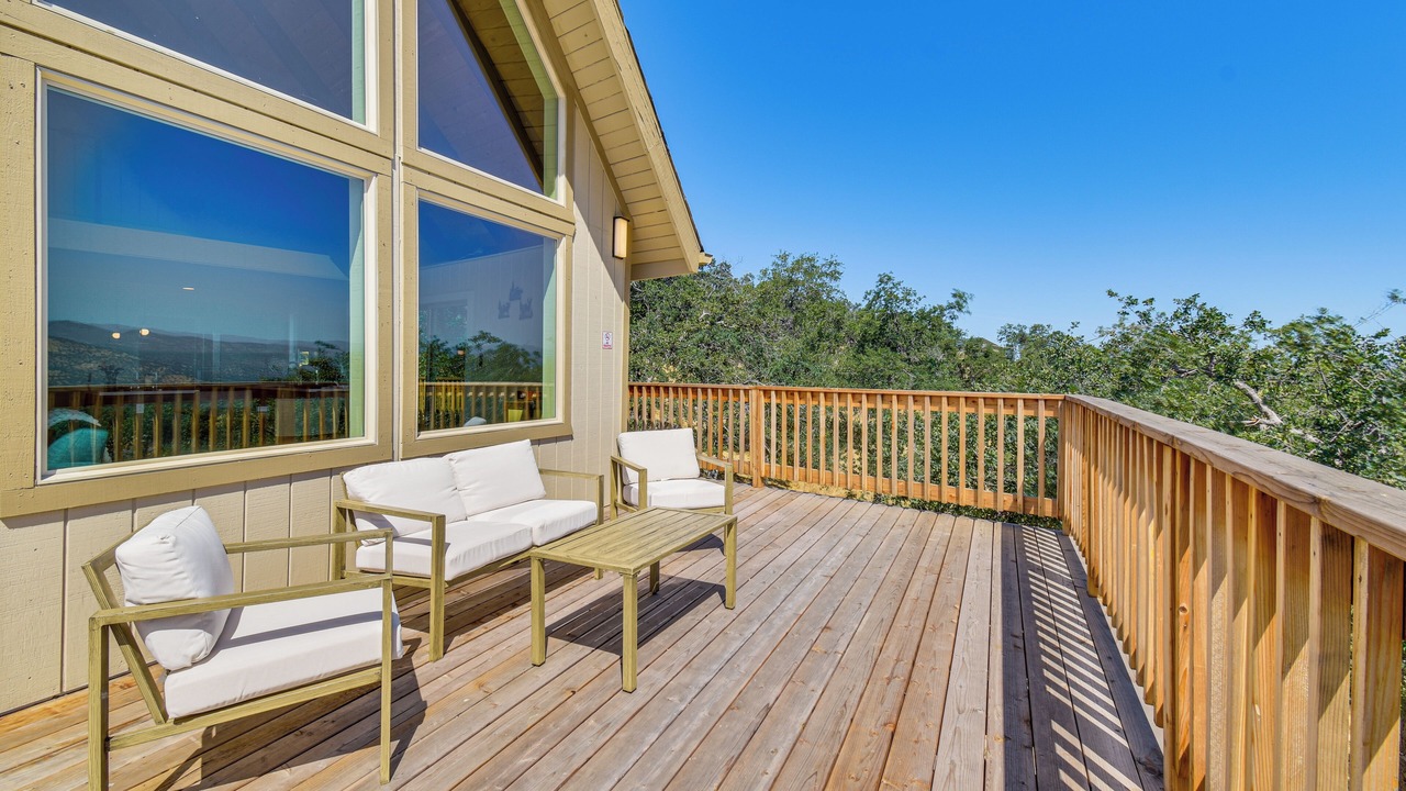 Photo of Patio Balcony in Yosemite Lakes
