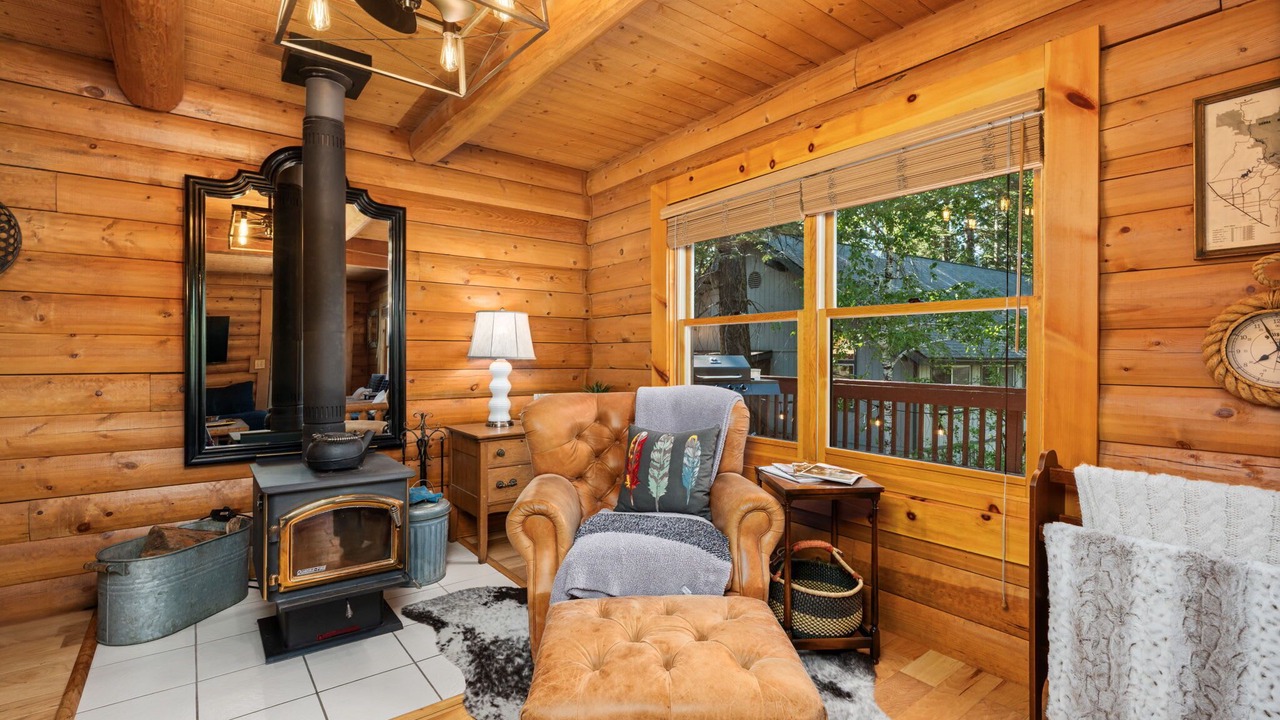 Photo of Livingroom in Shaver Lake