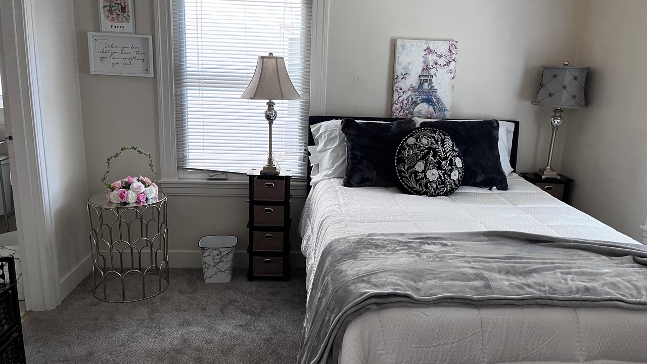 Photo of Bedroom in Oakland