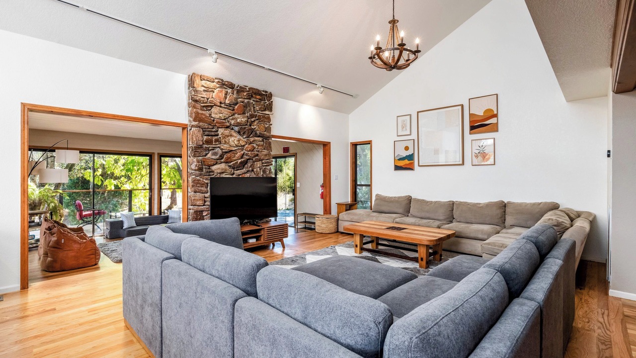 Photo of Livingroom in Oakhurst