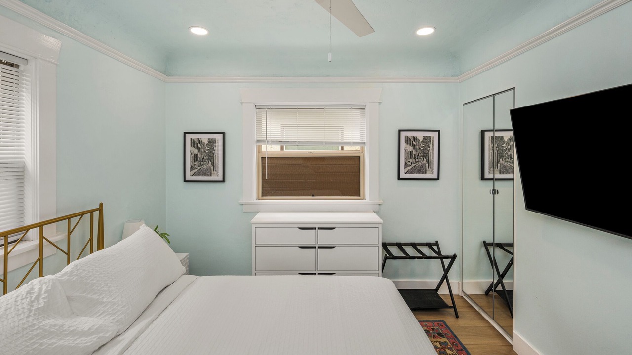 Photo of Bedroom in Alamitos Beach