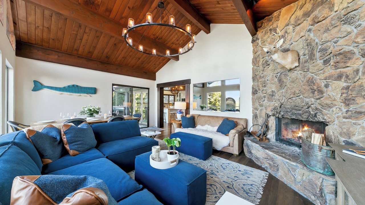 Photo of Livingroom in Zephyr Cove