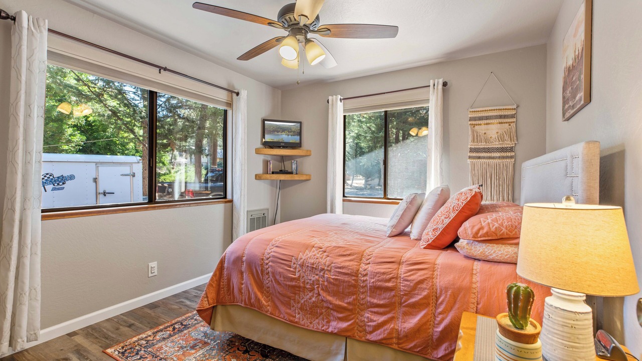 Photo of Bedroom in Groveland