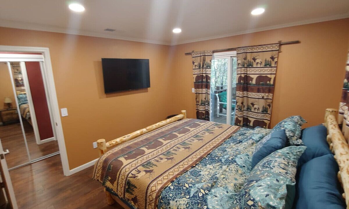 Photo of Bedroom in Groveland