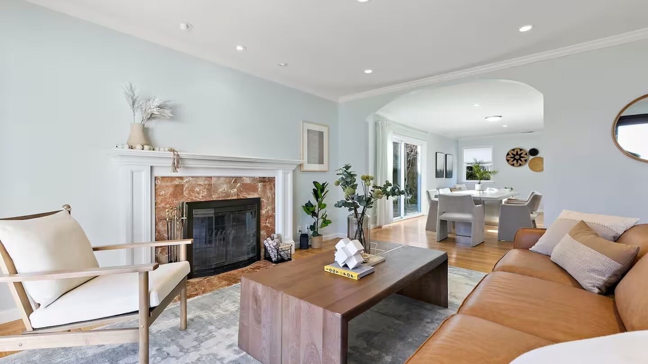 Photo of Livingroom in Farm Hills