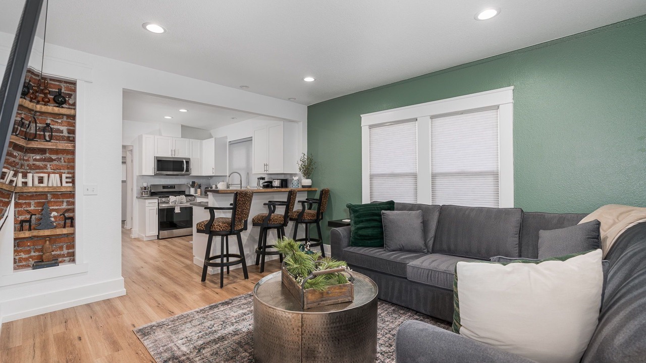 Photo of Livingroom in Midtown
