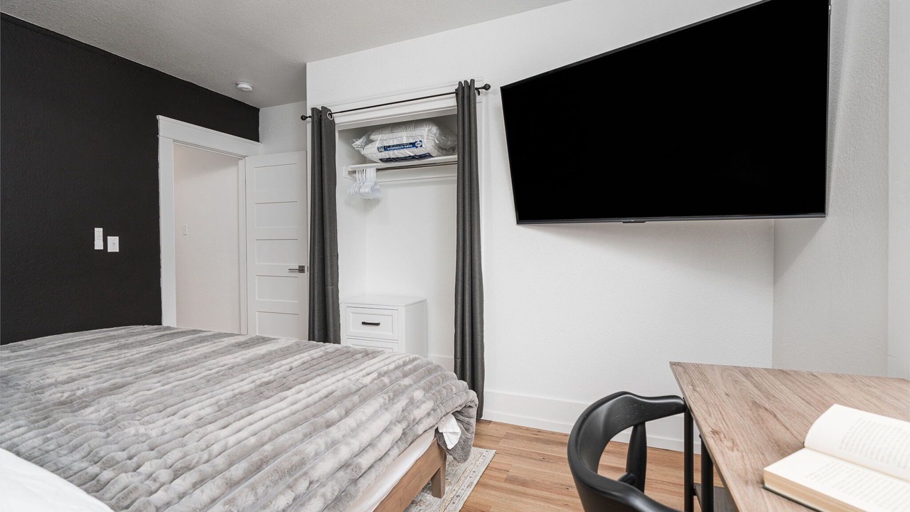 Photo of Bedroom in Midtown