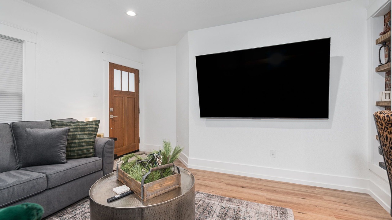 Photo of Livingroom in Midtown