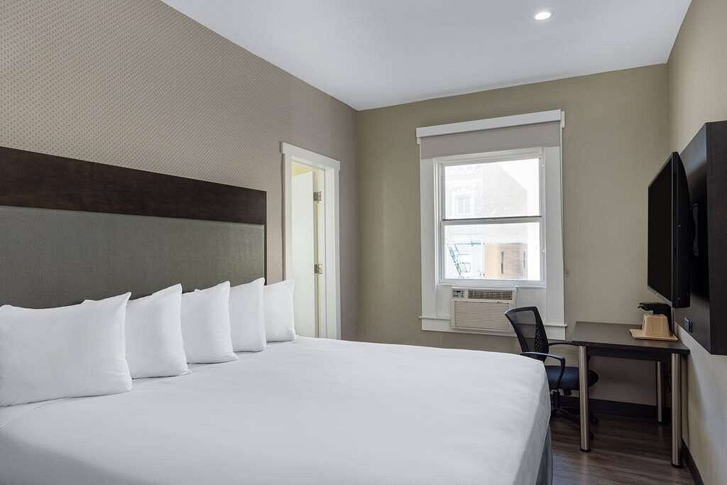 Photo of Bedroom in Tenderloin