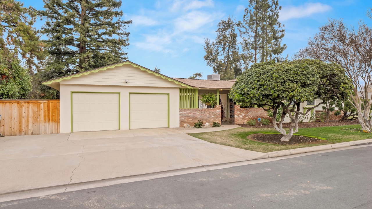 Photo of Outdoor in Raisin