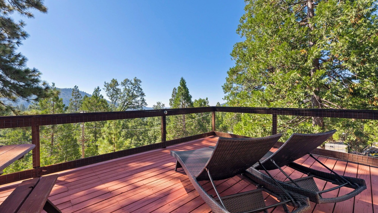 Photo of Patio Balcony in Mi-Wuk Village