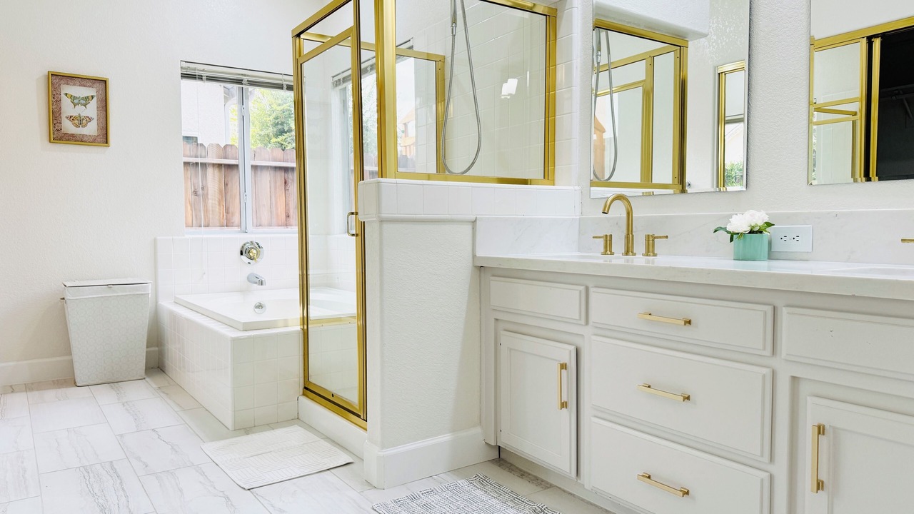 Photo of Bathroom in Raisin