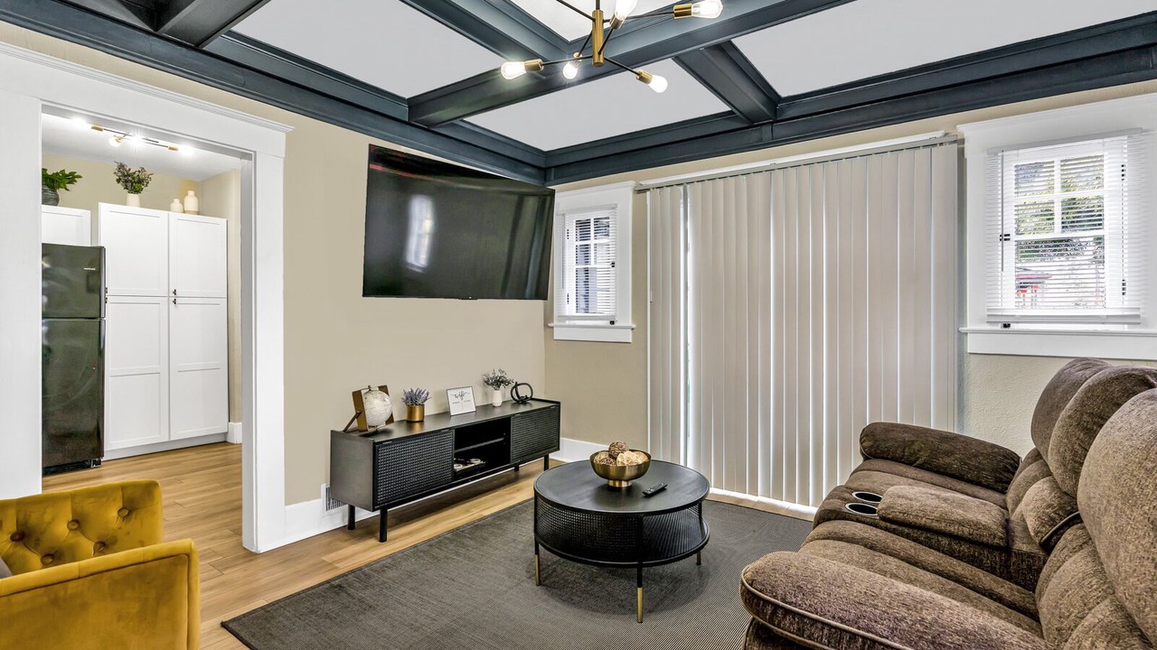 Photo of Livingroom in Tower District