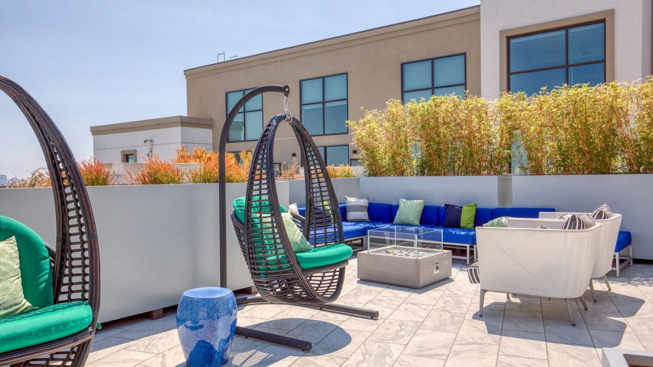 Photo of Patio Balcony in Mid-Wilshire