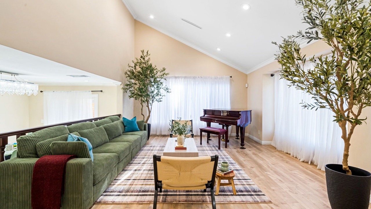Photo of Livingroom in Porter Ranch