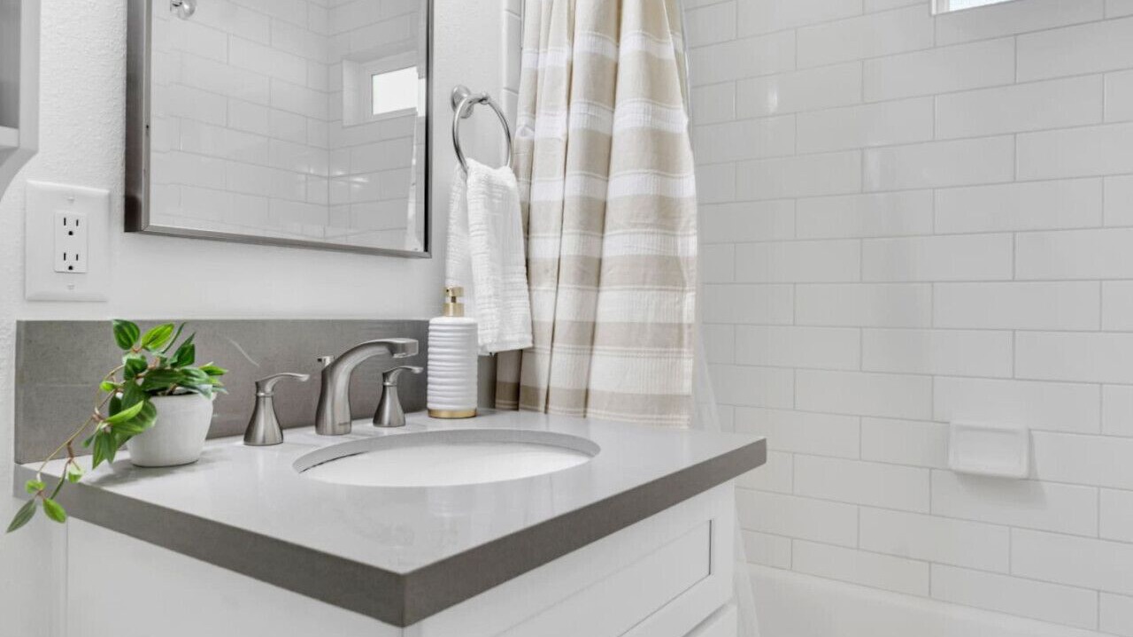 Photo of Bathroom in Thousand Oaks