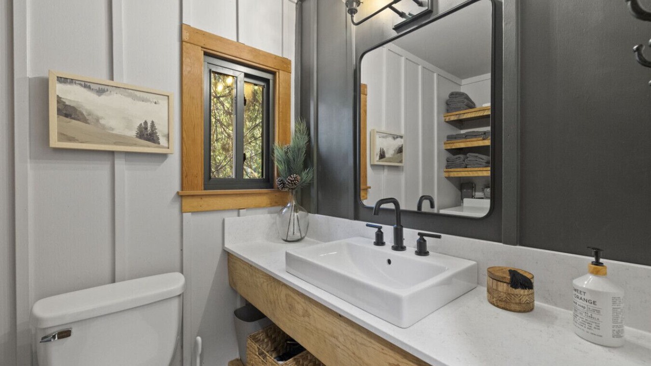 Photo of Bathroom in Long Barn