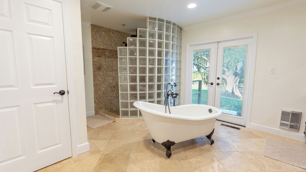 Photo of Bathroom in Byron