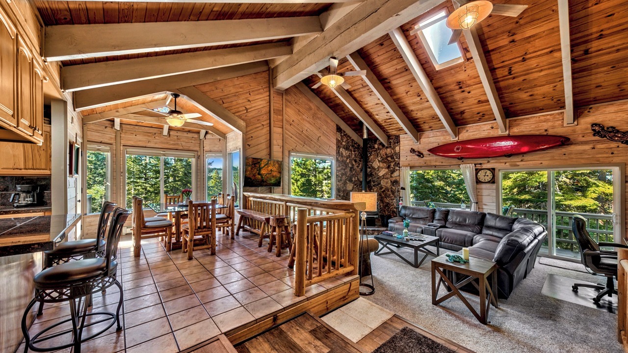 Photo of Bedroom in Country Club Estates