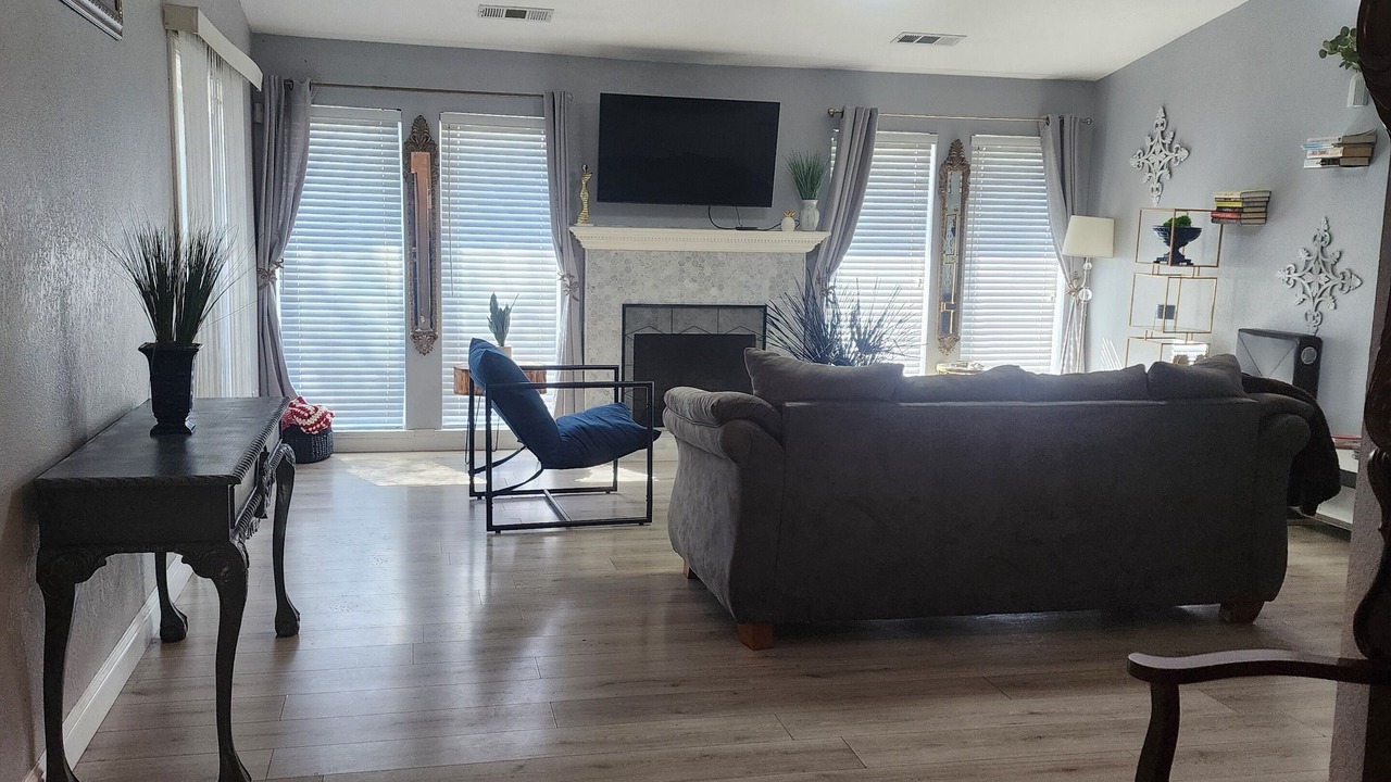 Photo of Livingroom in Tulare