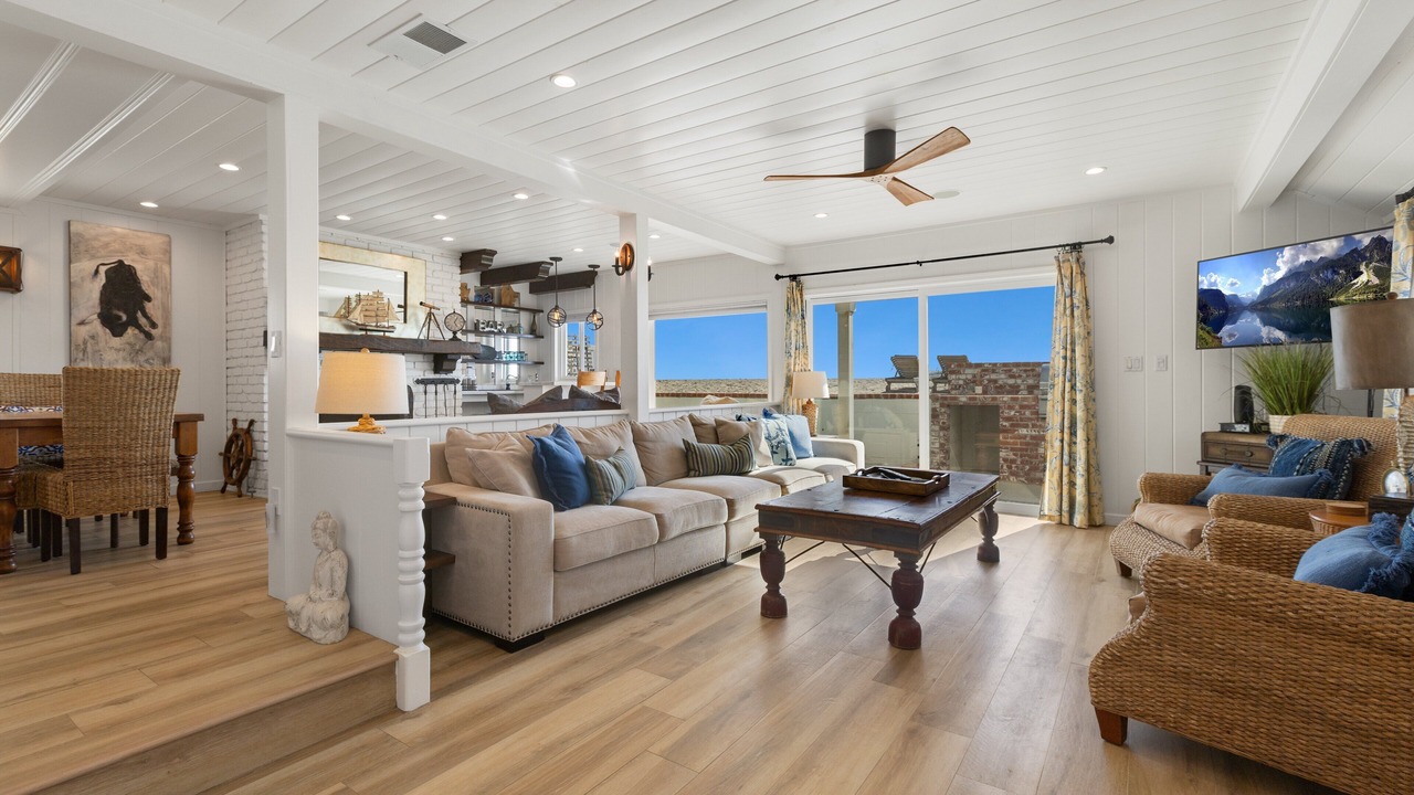 Photo of Livingroom in Silver Strand