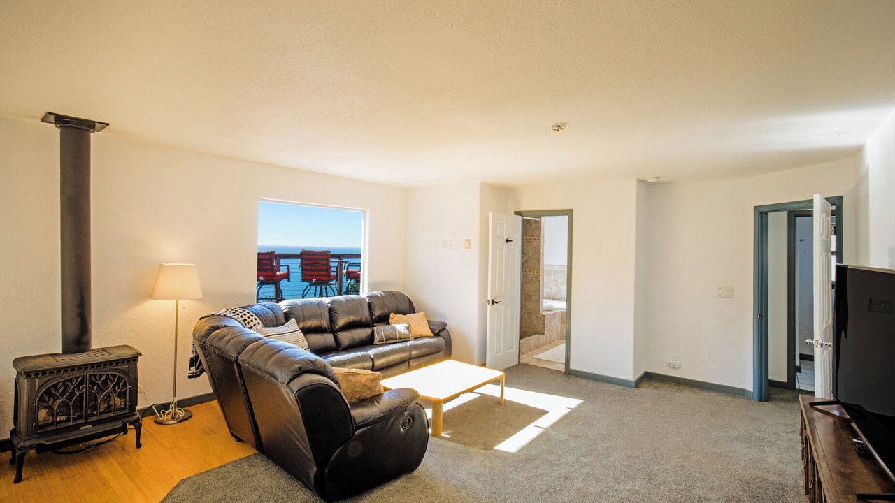 Photo of Livingroom in Shelter Cove