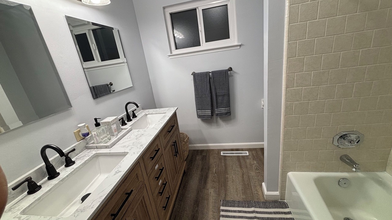 Photo of Bathroom in Raisin