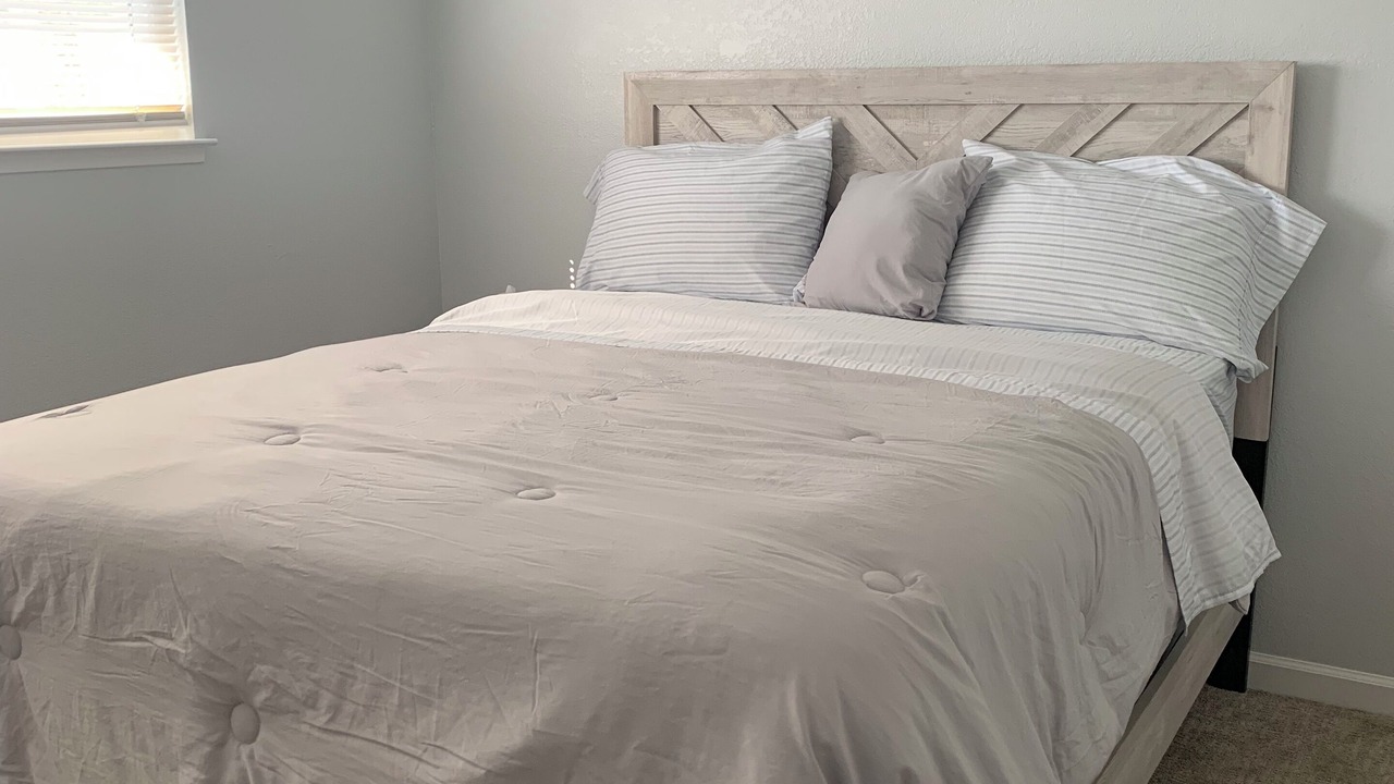 Photo of Bedroom in Raisin