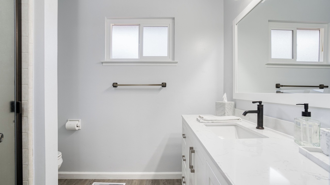 Photo of Bathroom in Raisin