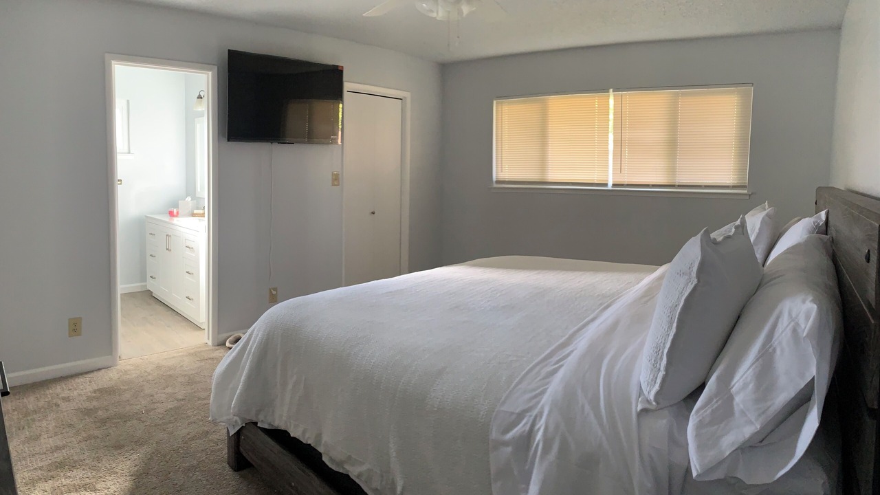 Photo of Bedroom in Raisin