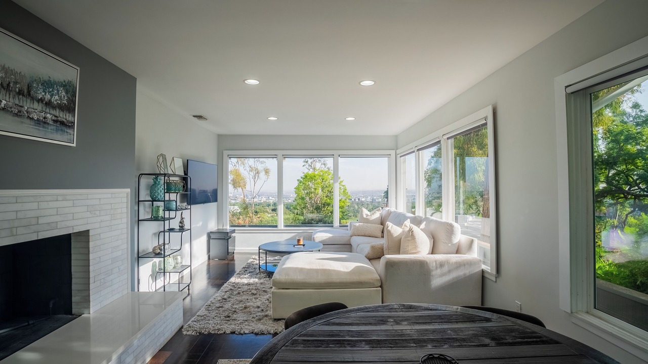 Photo of Livingroom in Beverly Glen