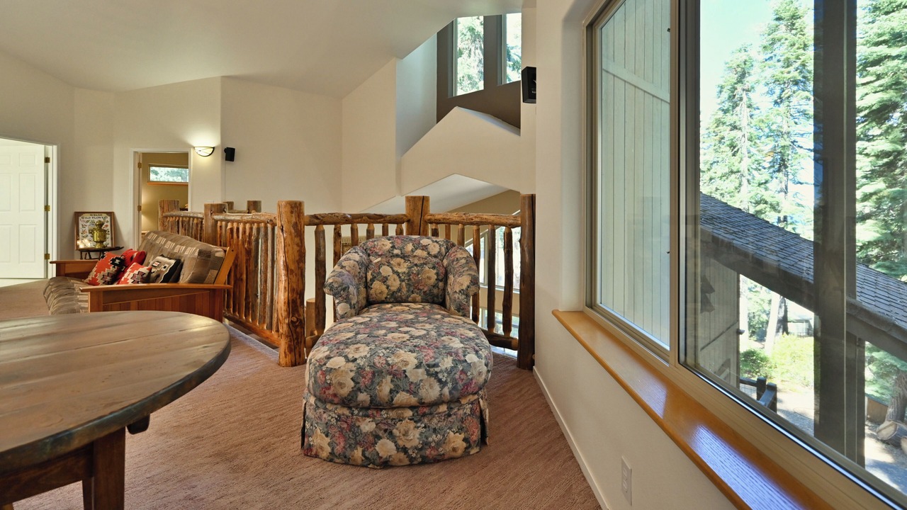 Photo of Livingroom in Fallen Leaf