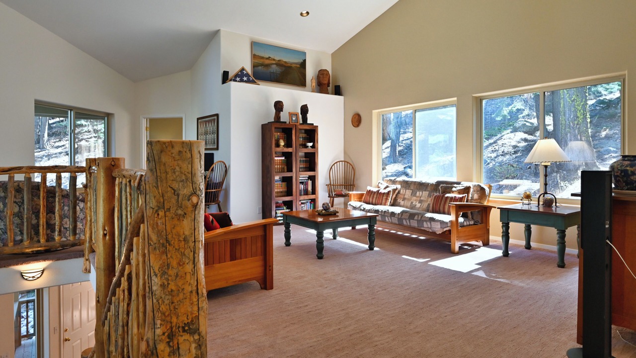 Photo of Livingroom in Fallen Leaf
