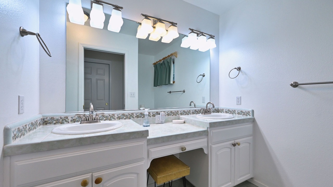 Photo of Bathroom in Fallen Leaf