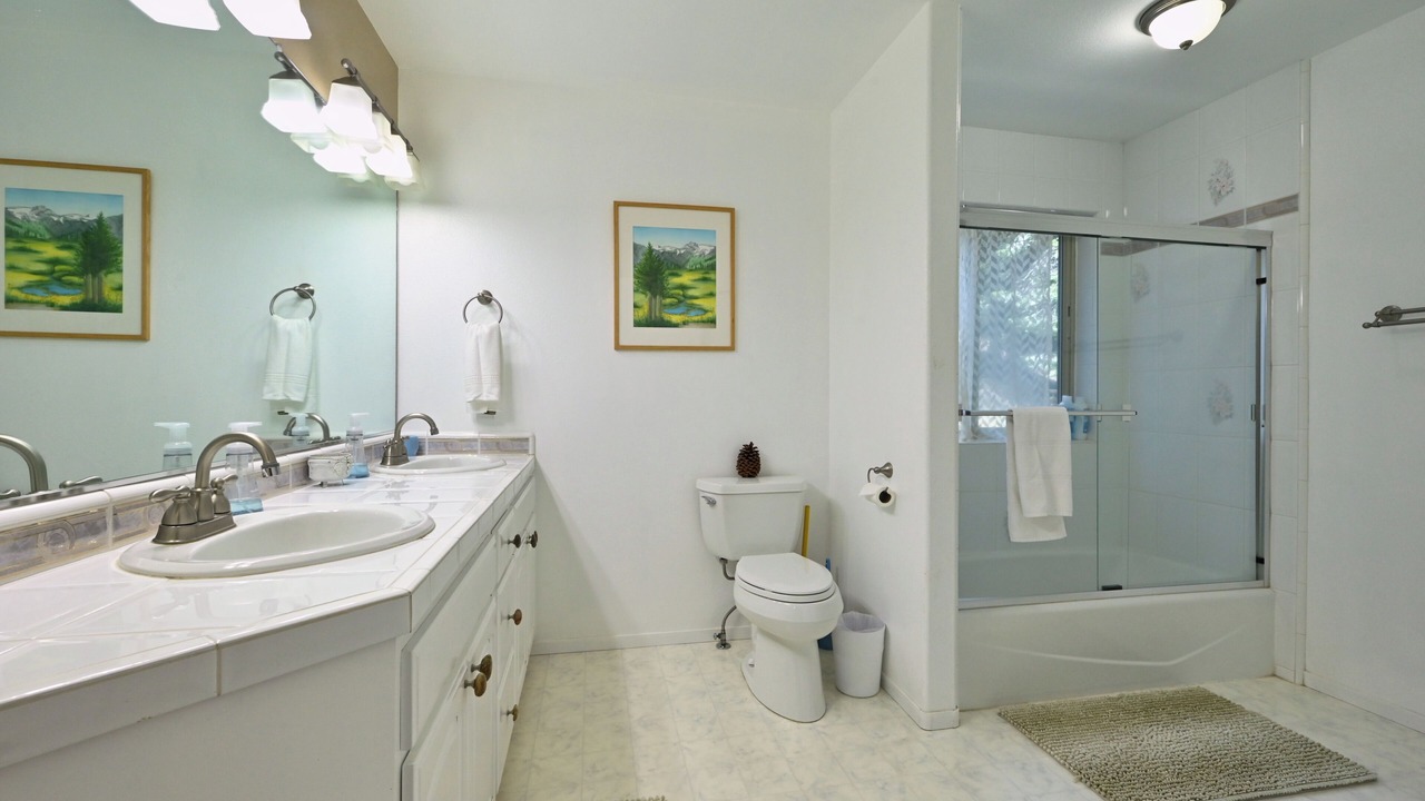 Photo of Bathroom in Fallen Leaf