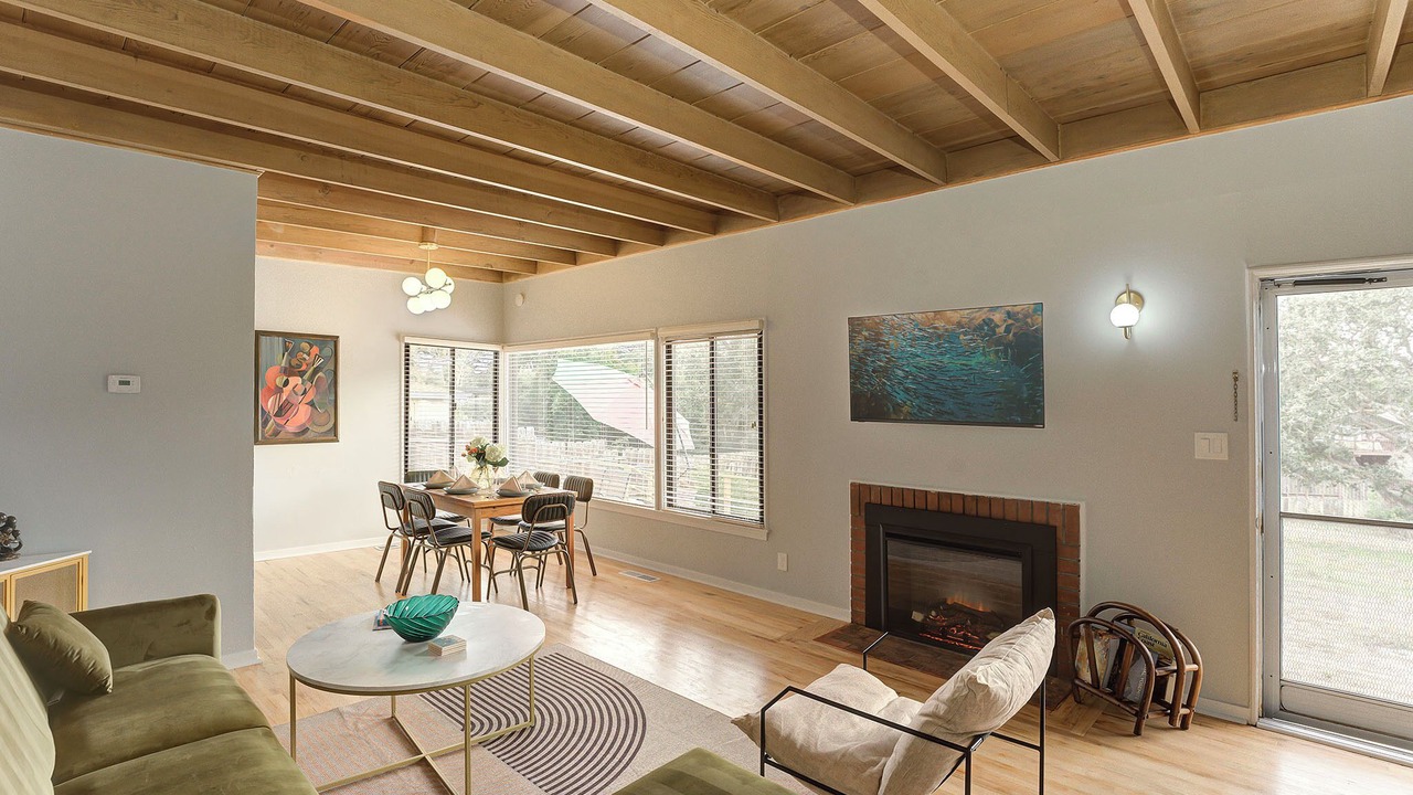 Photo of Livingroom in Del Rey Oaks