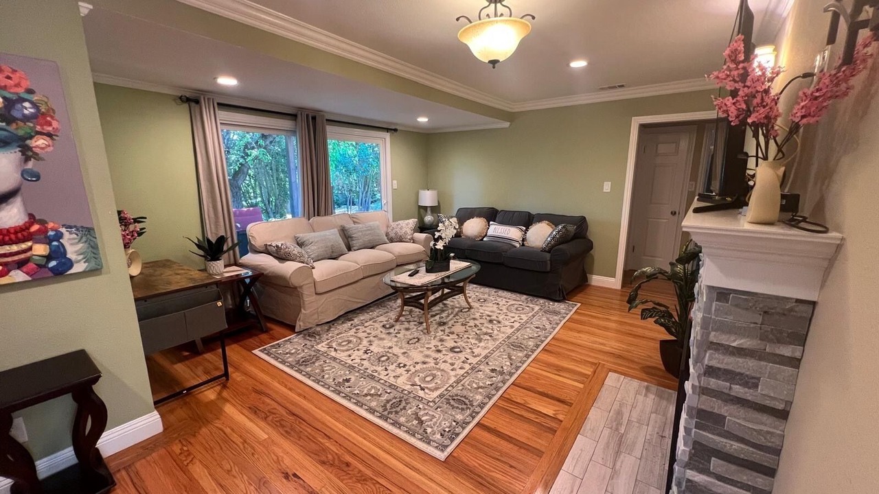 Photo of Livingroom in Danville