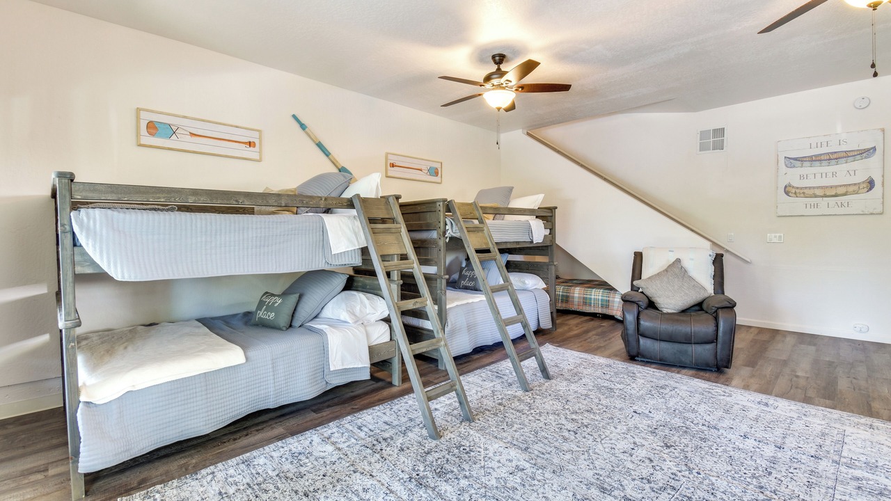 Photo of Bedroom in Groveland